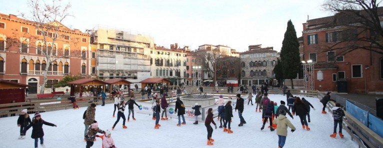 Ice Skating in Venice - veveglass