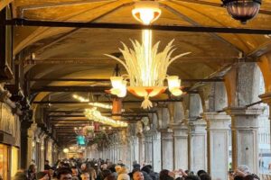 Read more about the article Murano Illuminates the World